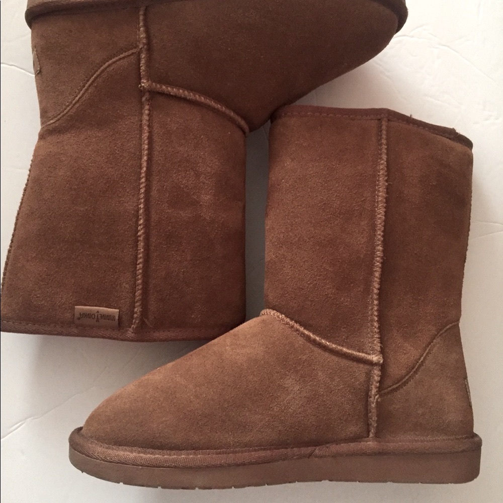 Minnetonka Sheepskin Shearling Boots 8